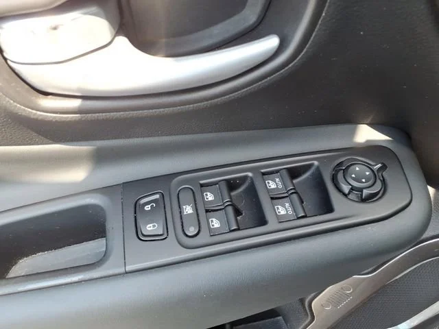 2023 Jeep Renegade Latitude - Photo 13