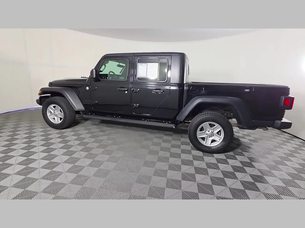 Used 2020 Black Clearcoat Jeep Sport S image 44