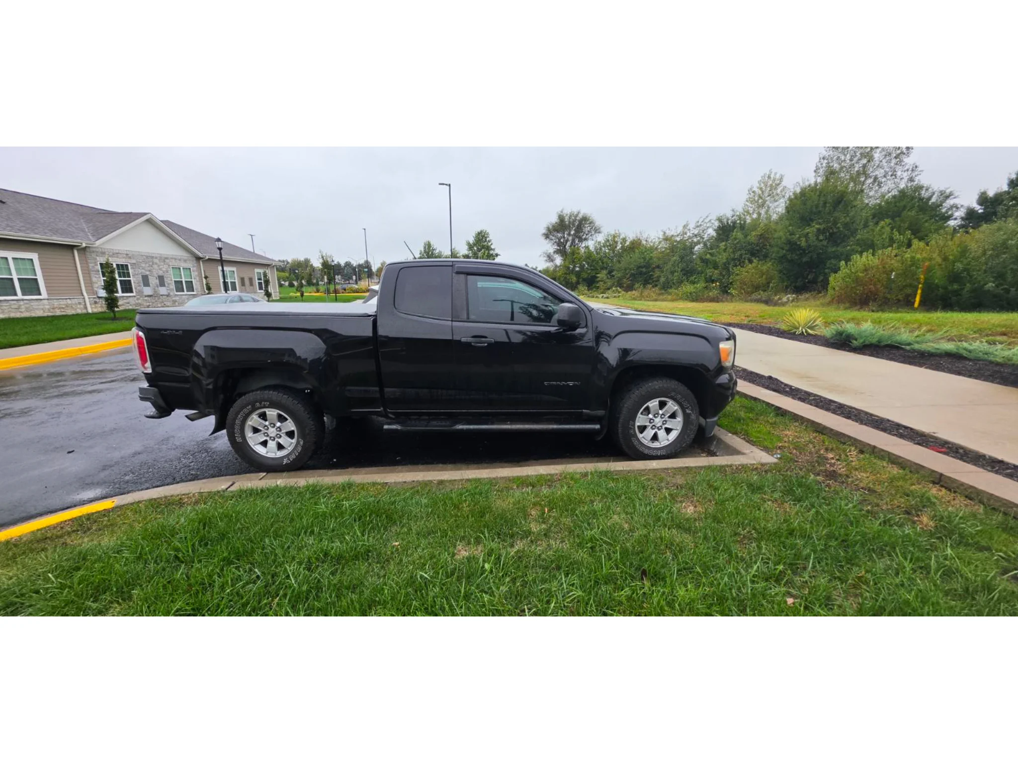 Used 2016 Onyx Black GMC 4WD image 4