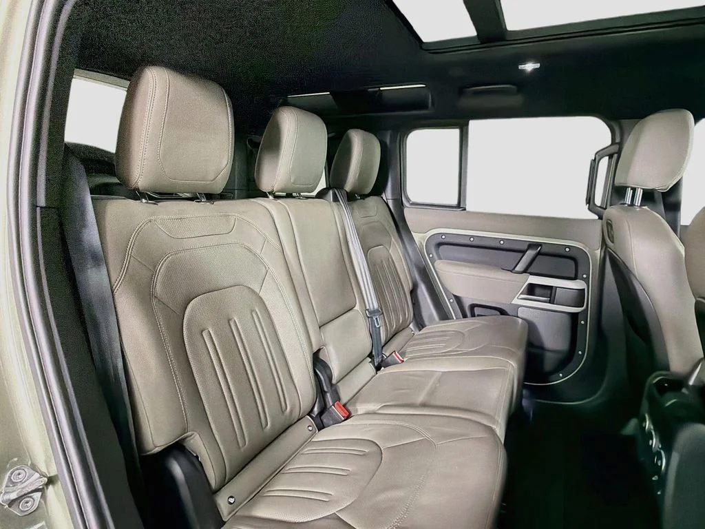 Used 2022 Green Land Rover S image 29