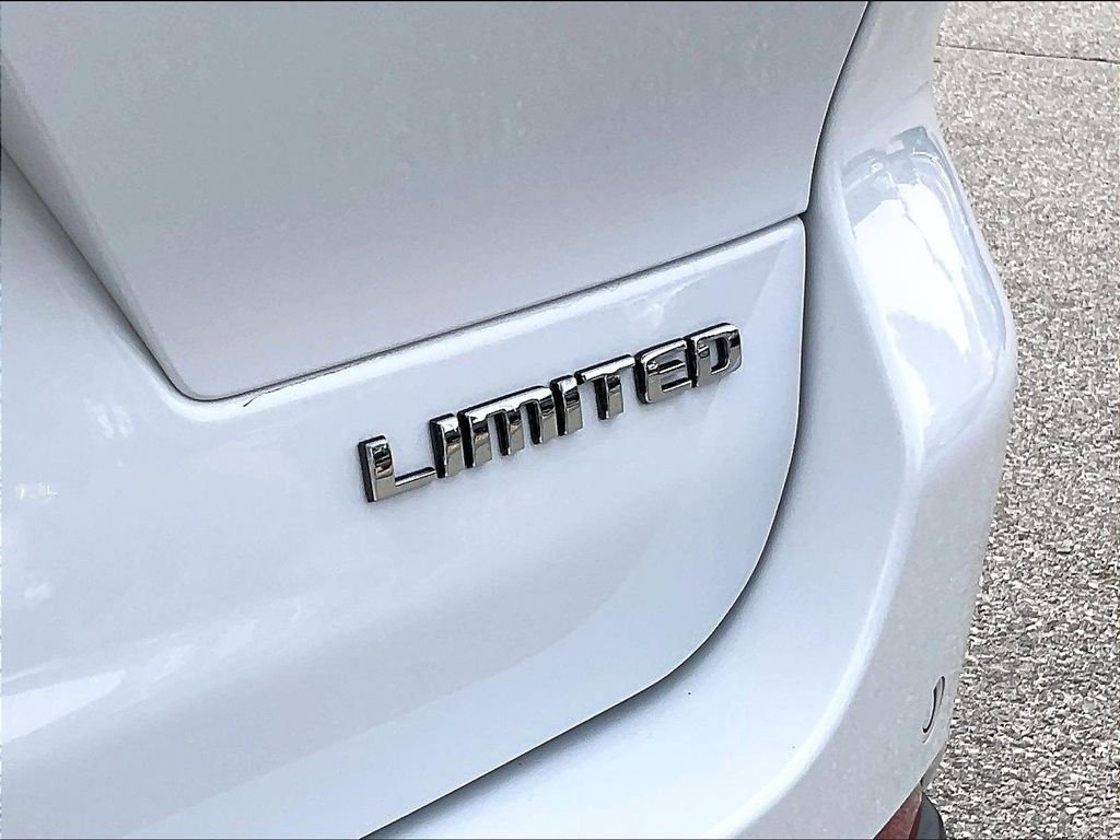 Used 2023 White/off-white Jeep Limited image 30