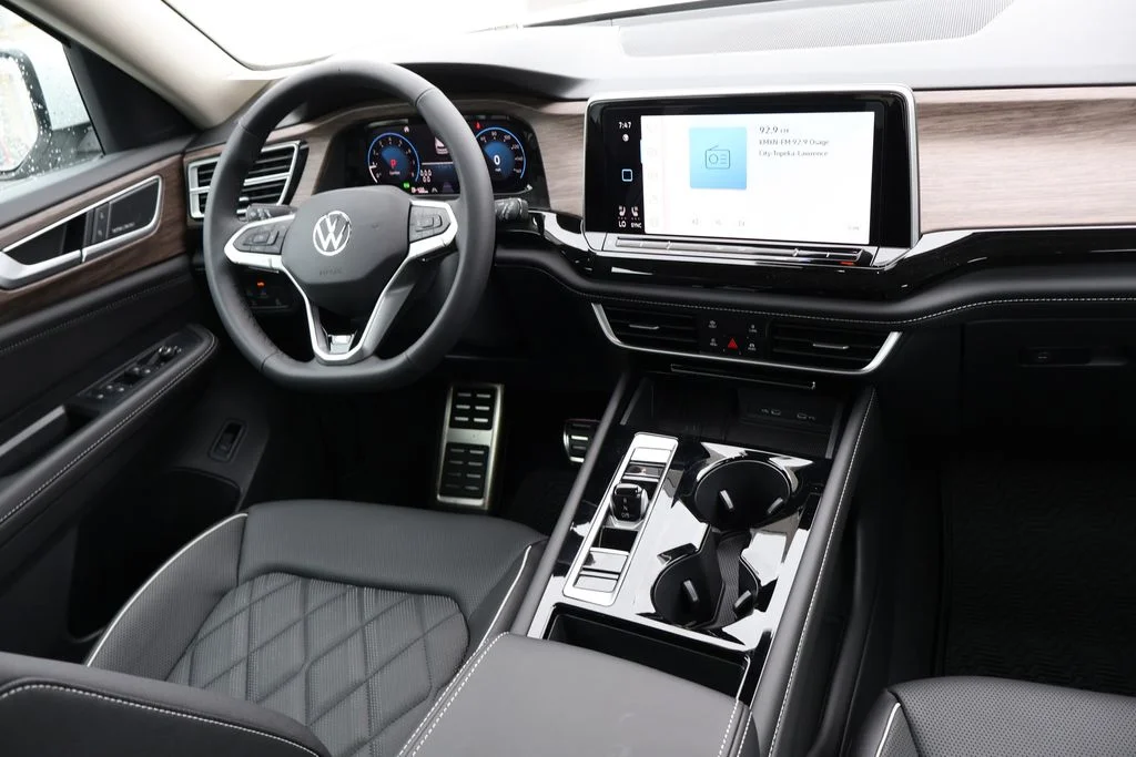 2026 Volkswagen Atlas SEL Premium R-Line - Photo 17