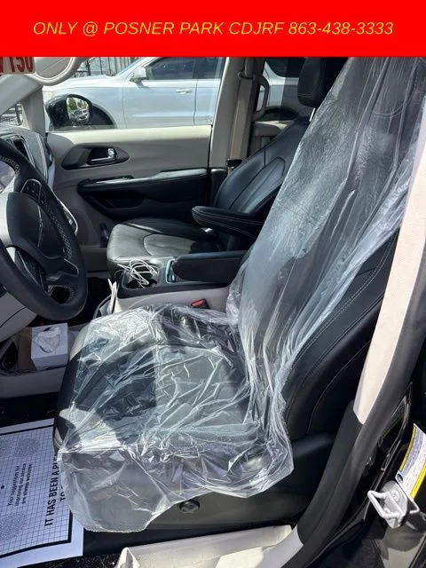 Used 2022 Black Chrysler Touring L image 6