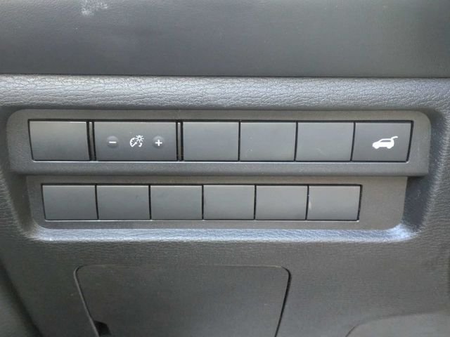 Used 2025 White Mitsubishi SE image 26