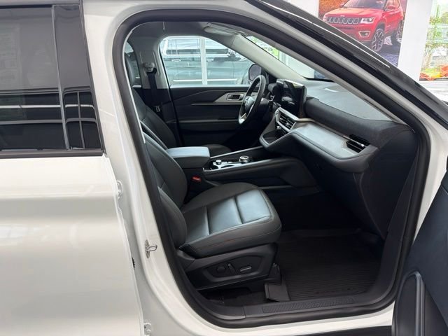 New 2026 Star White Metallic Tri-Coat Ford Active image 42
