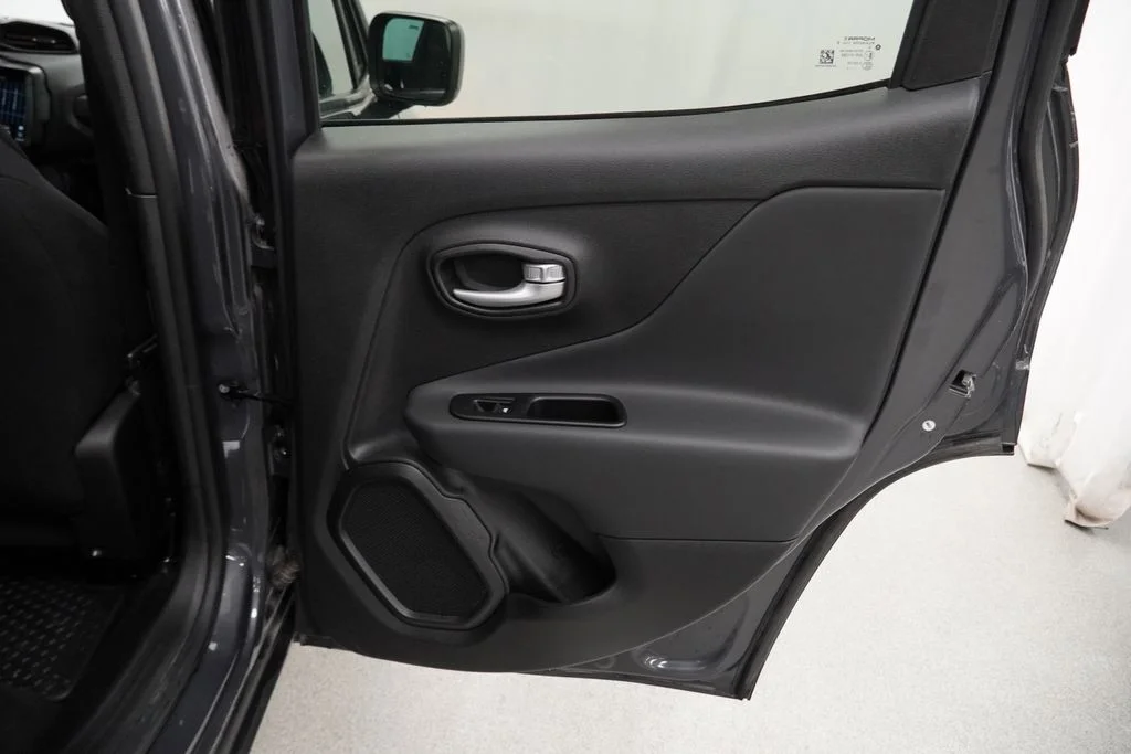 Used 2023 Gray Jeep Latitude image 45