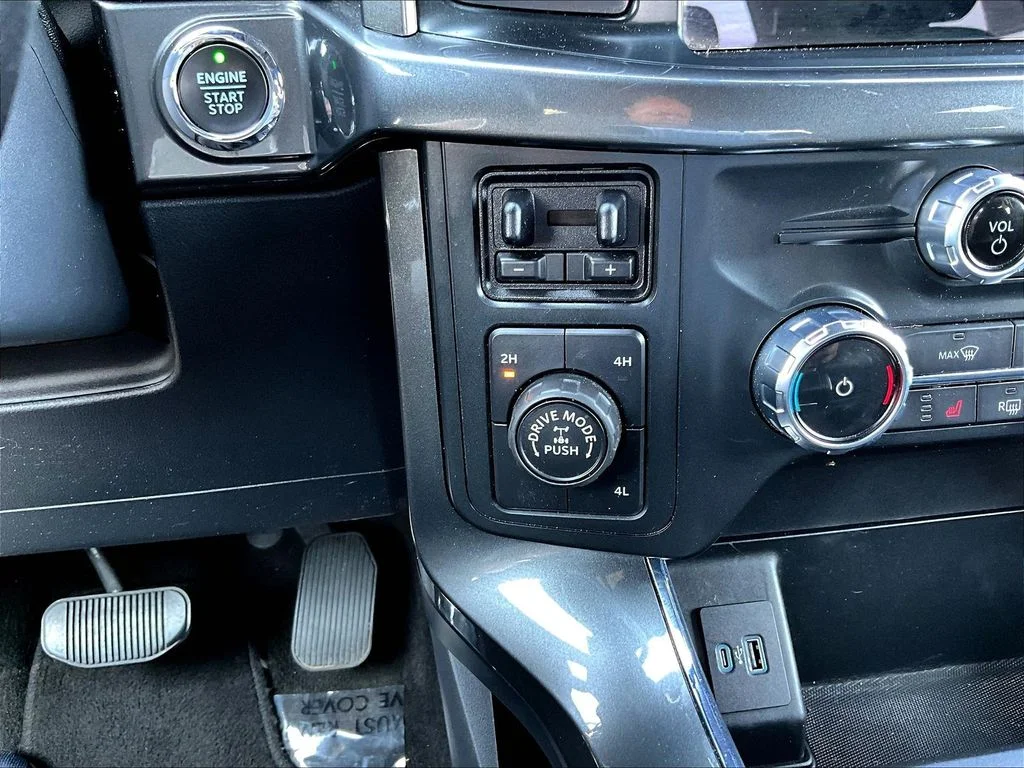 Used 2022 Agate Black Metallic Ford XLT image 17