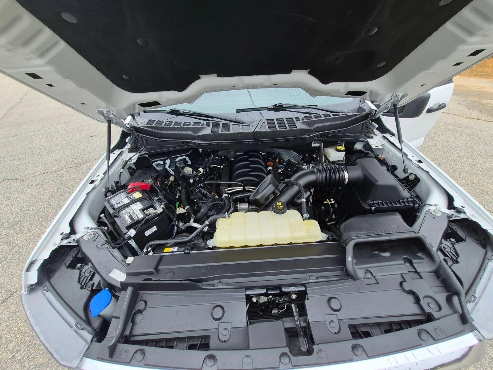 Used 2023 Oxford White Ford XLT image 32