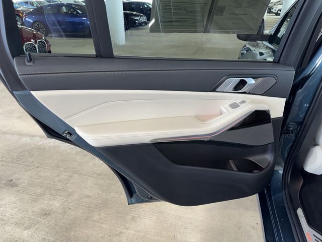 Used 2025 Blue BMW xDrive40i image 17