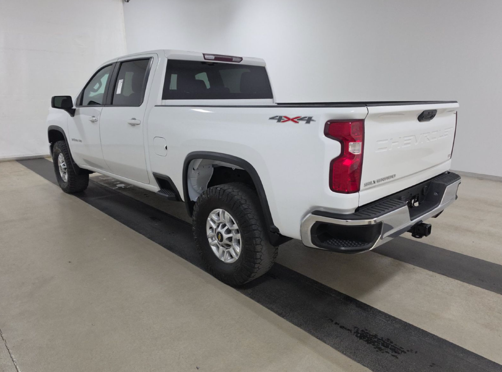 Used 2024 White Chevrolet LT image 3