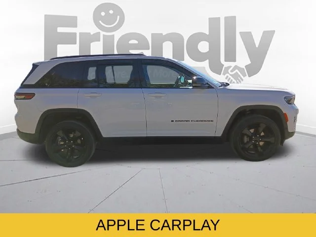 Used 2024 White Jeep Altitude image 4