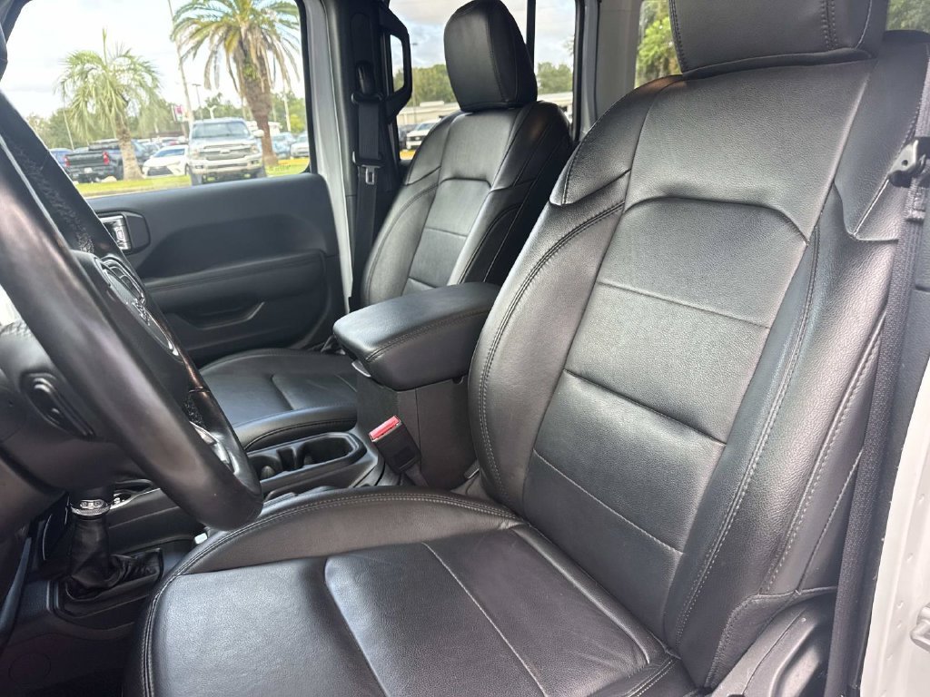 Used 2023 White Jeep Altitude image 34