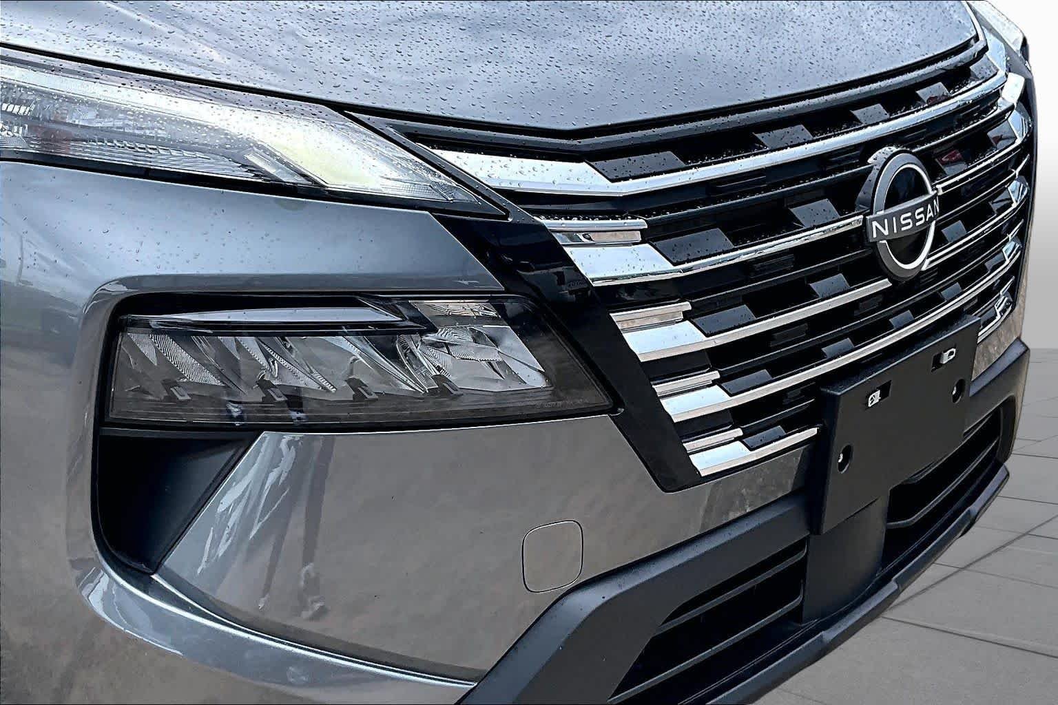 Used 2025 Gun Metallic Nissan SV image 30