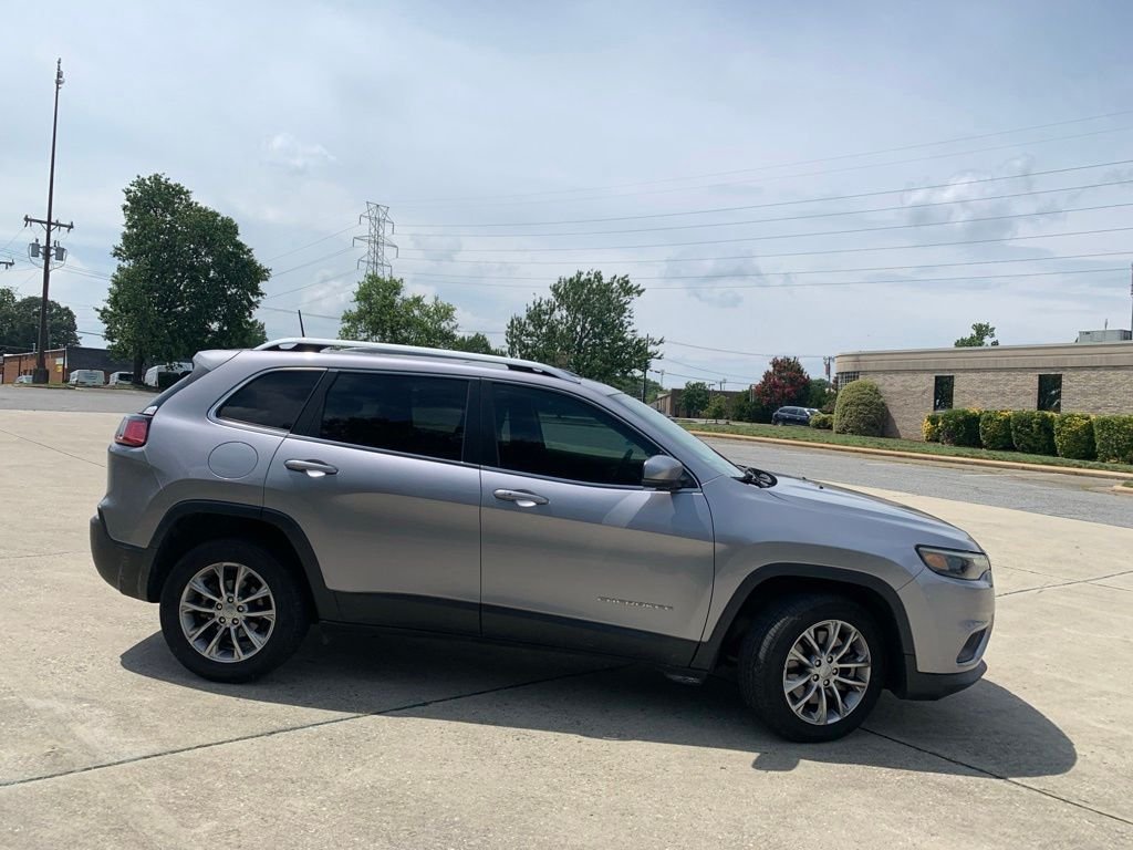 Used 2021 Silver Jeep Latitude Plus image 12