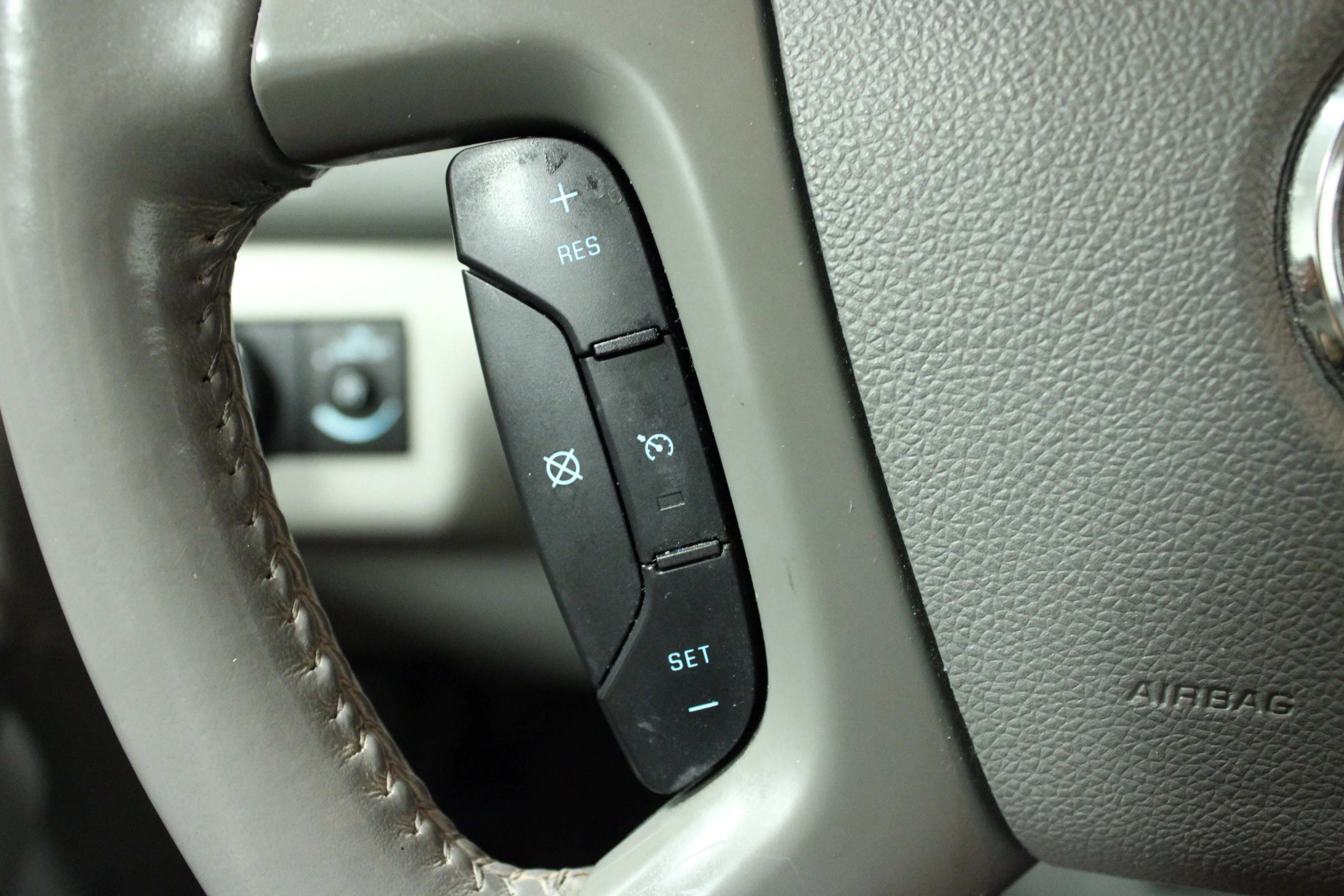 Used 2011 White Diamond Clearcoat Buick CXL image 21