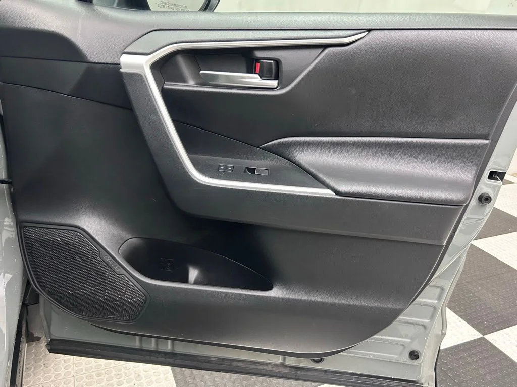 Used 2023  Toyota XLE image 16