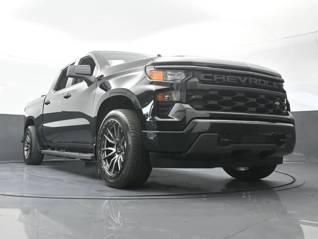 Used 2022 Black Chevrolet Custom image 62
