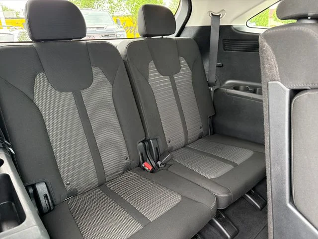 Used 2022 White Kia LX image 23
