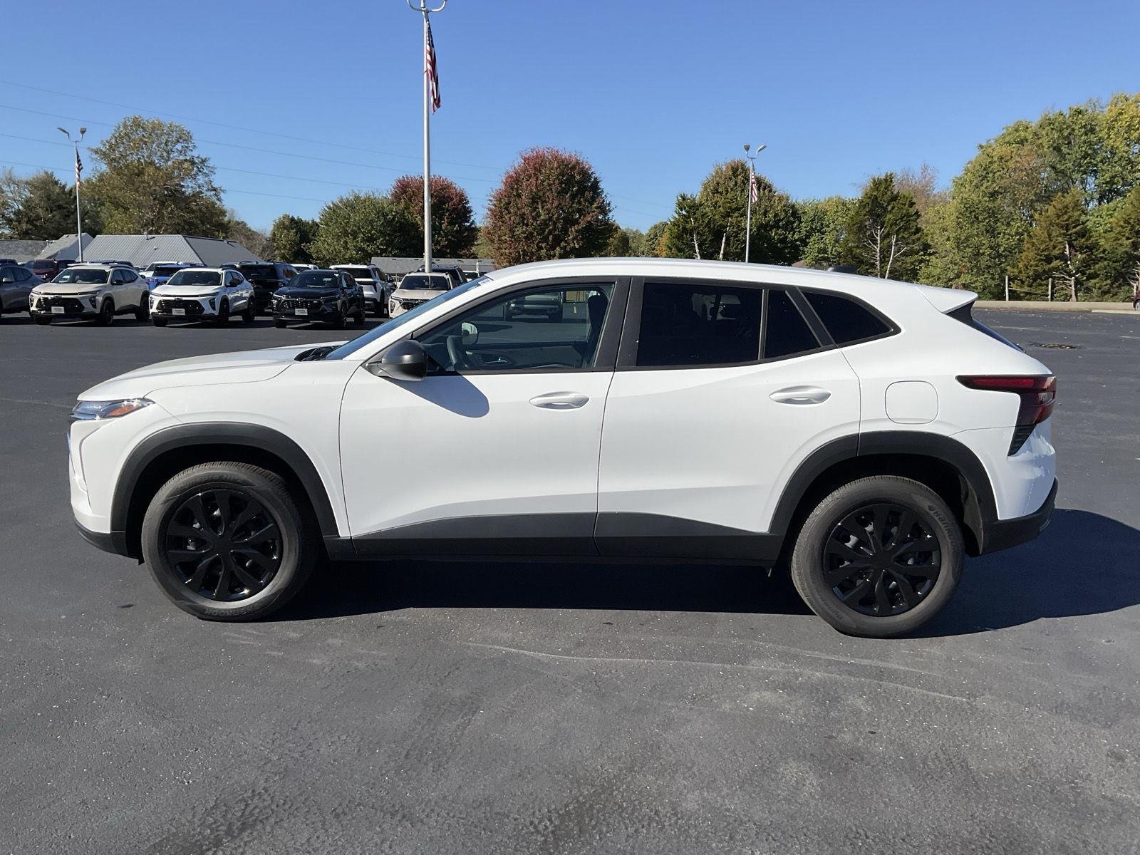 2025 Chevrolet Trax LS photo 4