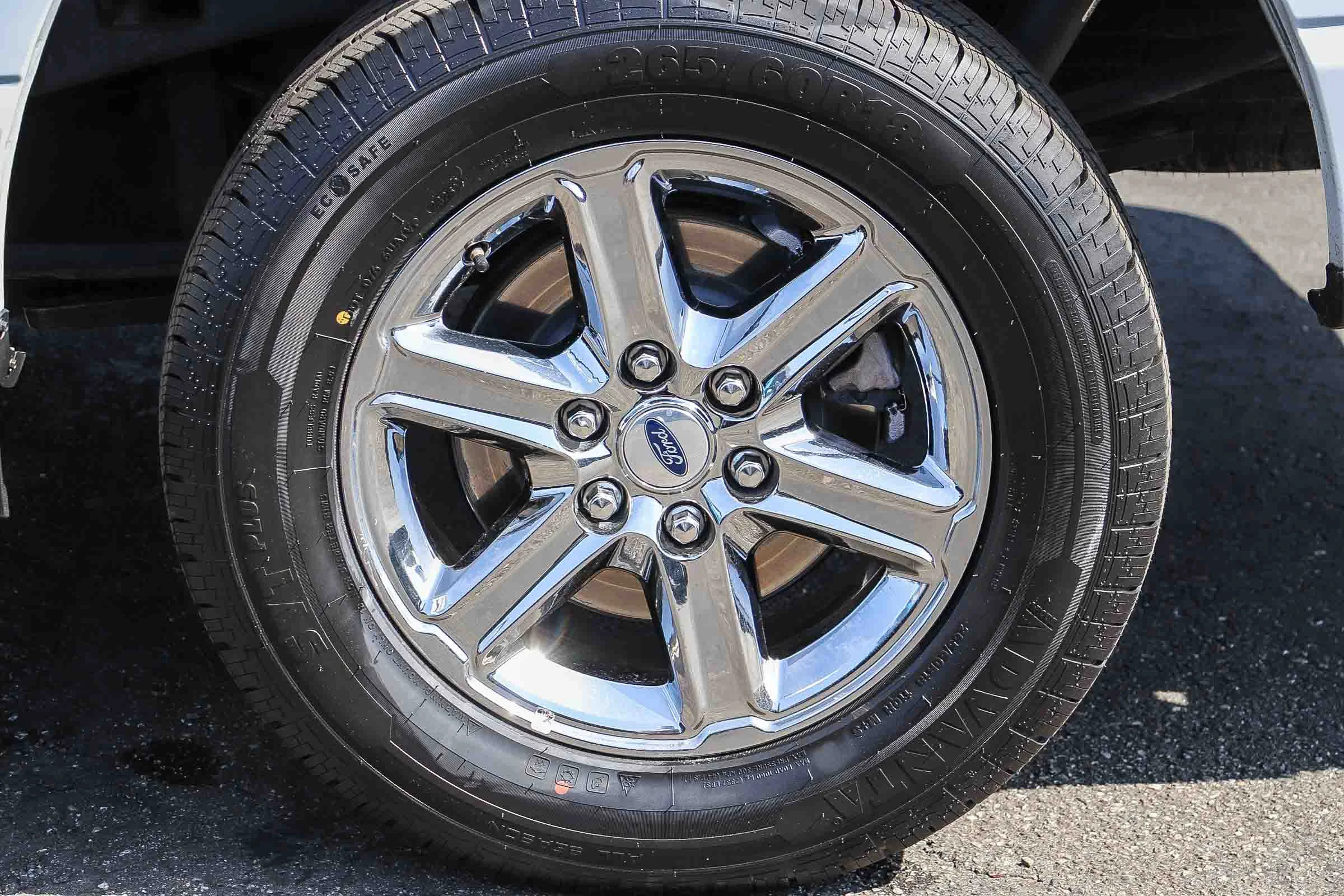 Certified Used 2025 Oxford White Ford XLT image 15