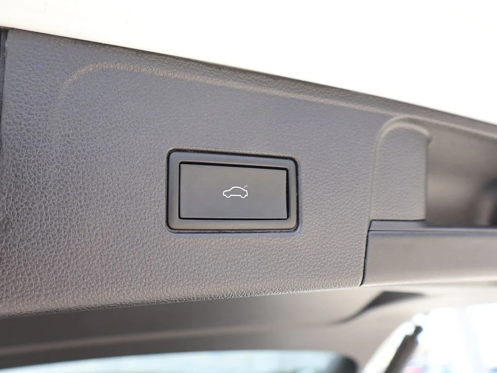 Used 2024  Volkswagen 2.0T SEL Premium R-Line image 18