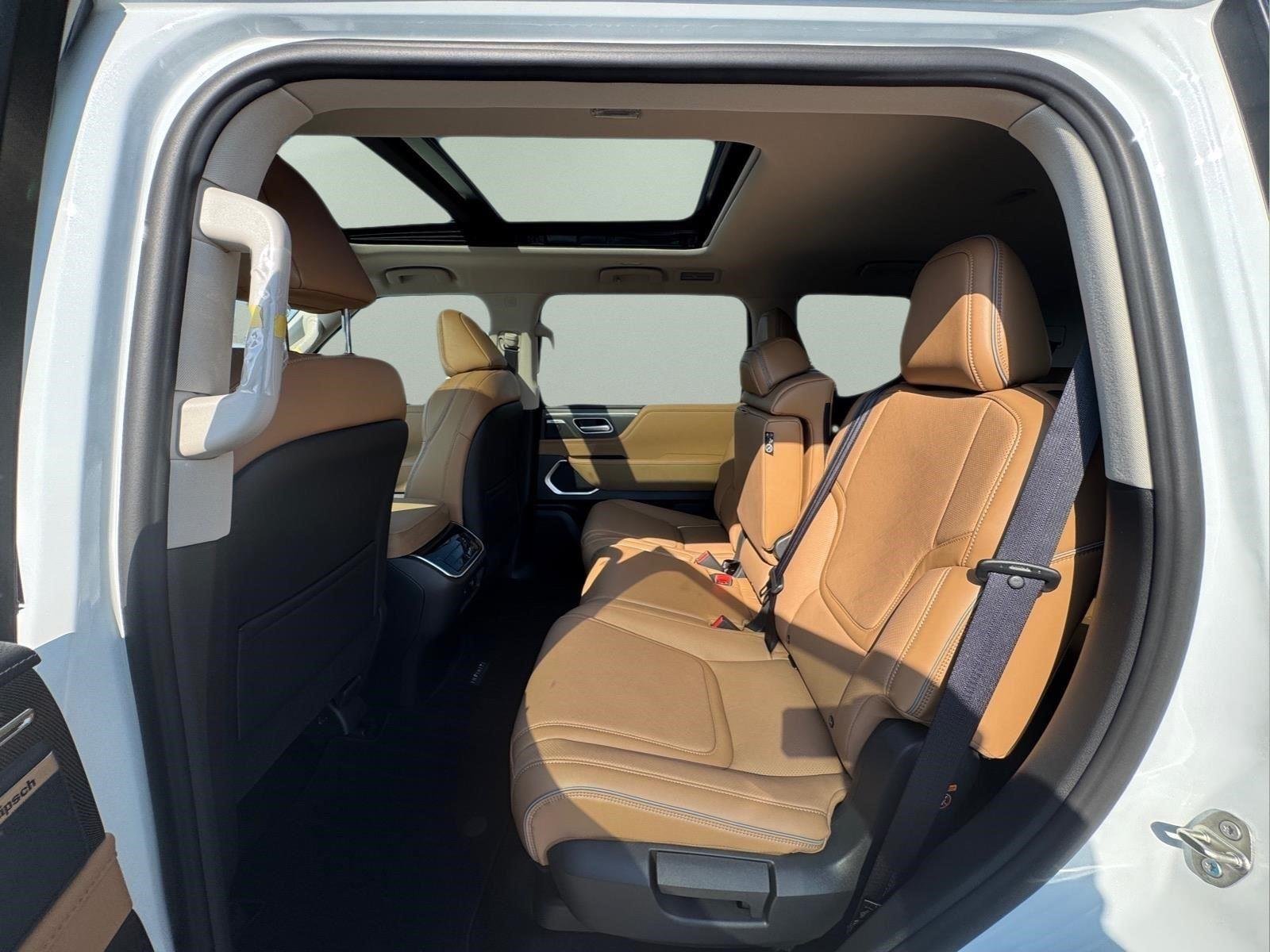 New 2027 RADIANT WHITE INFINITI Luxe 2WD image 16