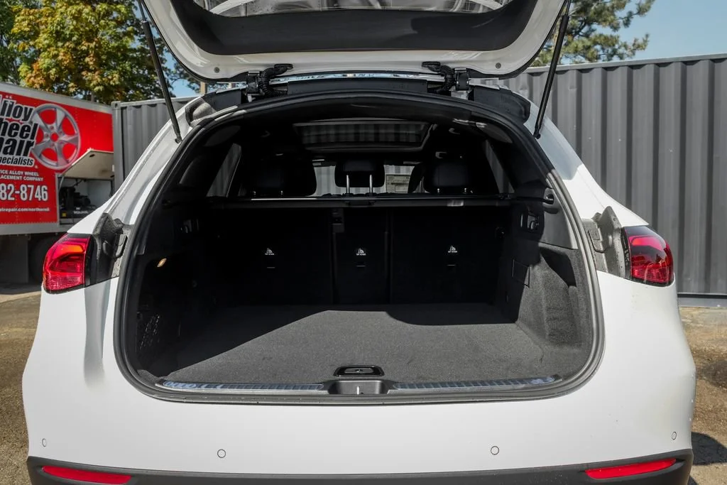 New 2026 Polar White Mercedes-Benz GLC 300 image 43
