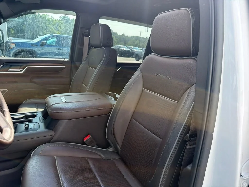 Used 2025 Summit White GMC Denali image 9