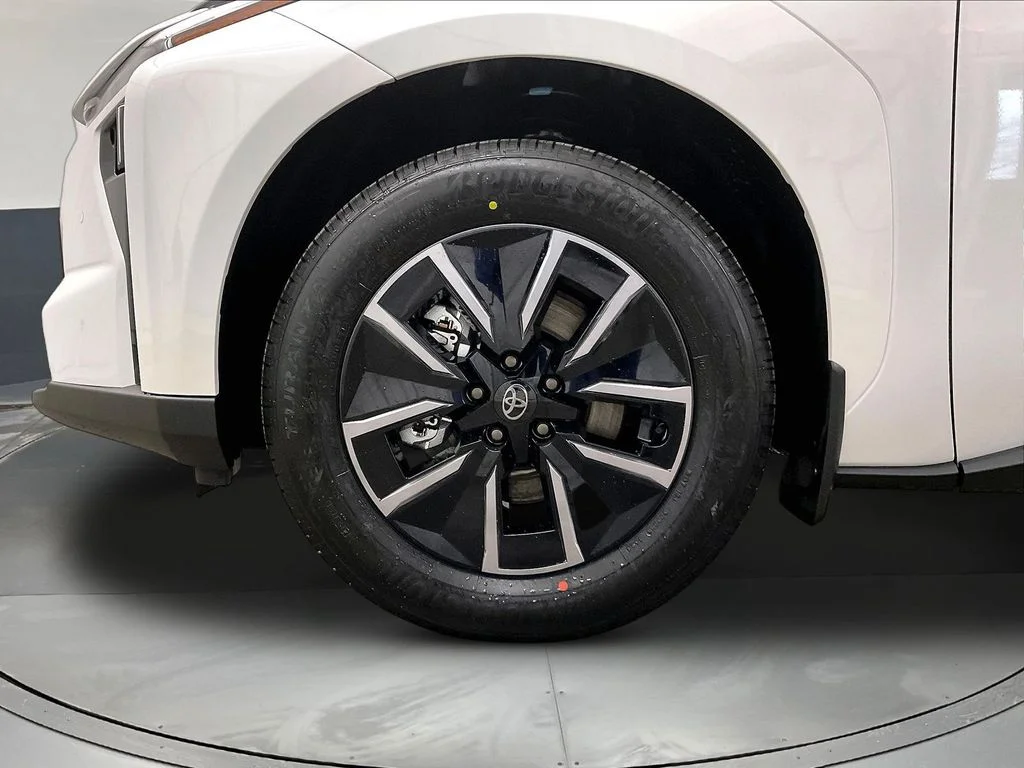 New 2026 Wind Chill Pearl <sup>1</sup> Toyota  XLE image 14