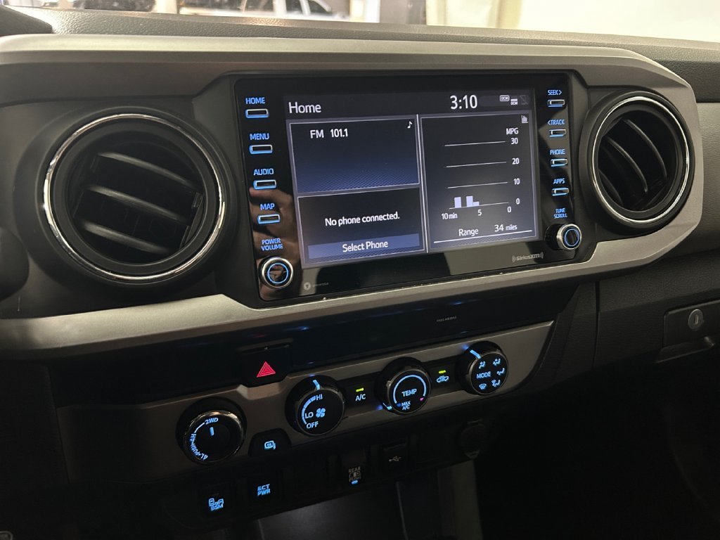 Used 2020  Toyota SR5 image 11