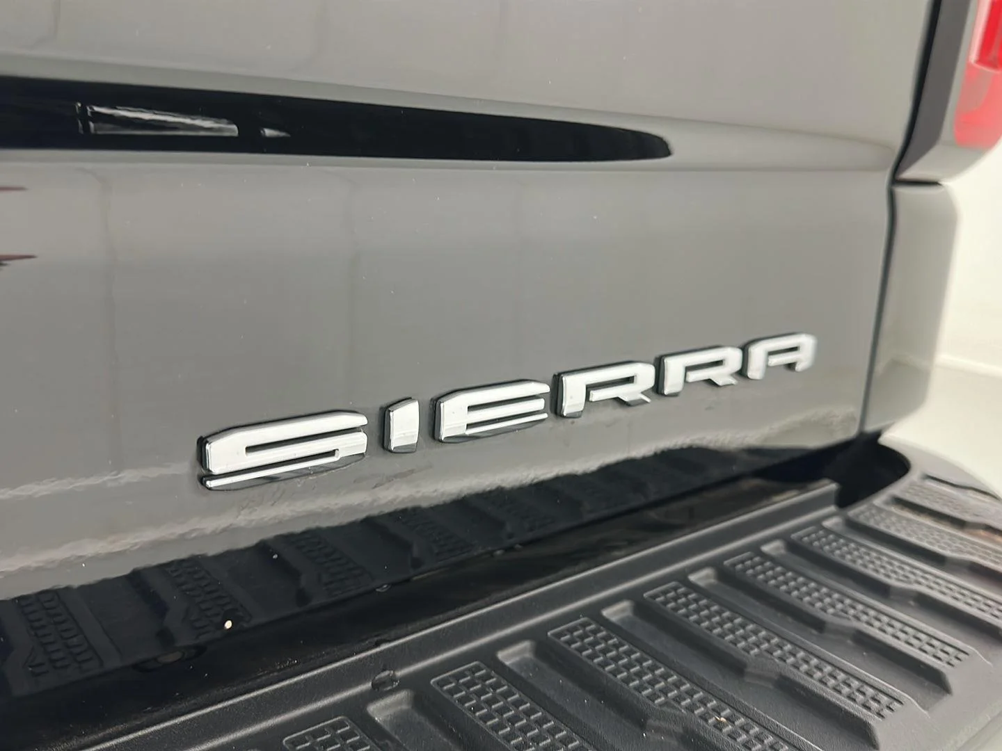 Used 2022 Onyx Black GMC Denali image 33