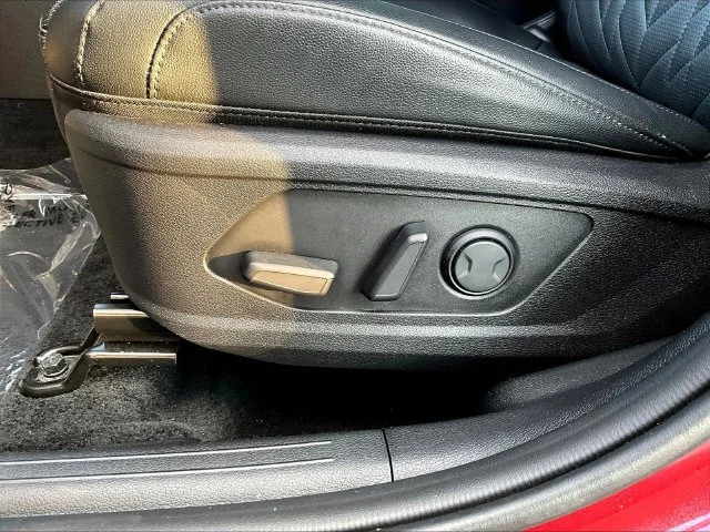 Used 2025 Red Kia X-Line image 26