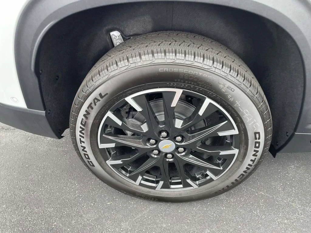 New 2026 Summit White Chevrolet LT image 7