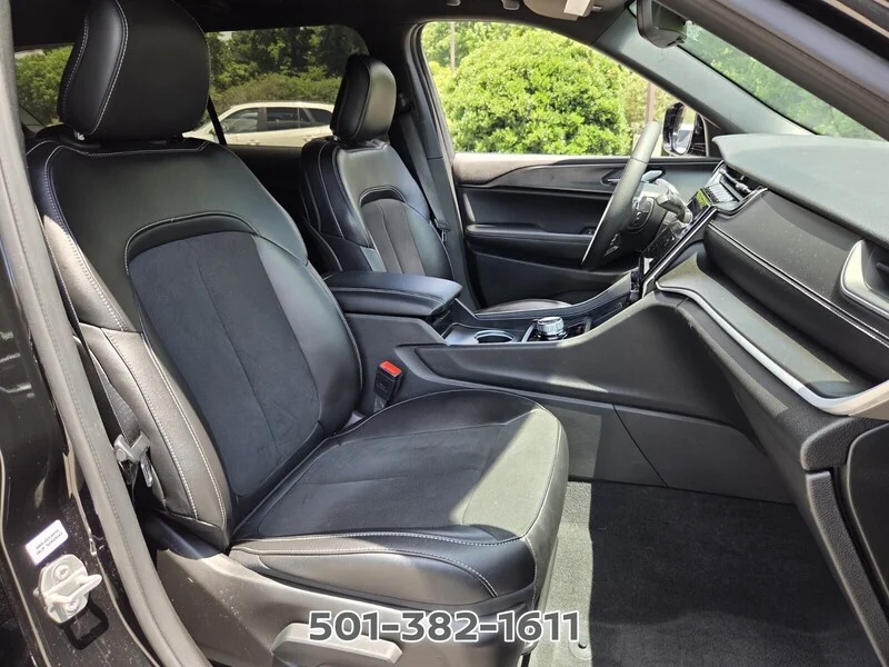 Used 2024 Diamond Black JEEP ALTITUDE 4X2 image 16