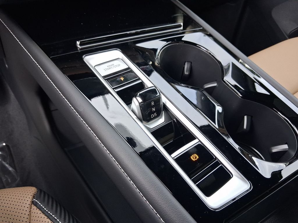 New 2026 White Volkswagen SE w/Technology image 9