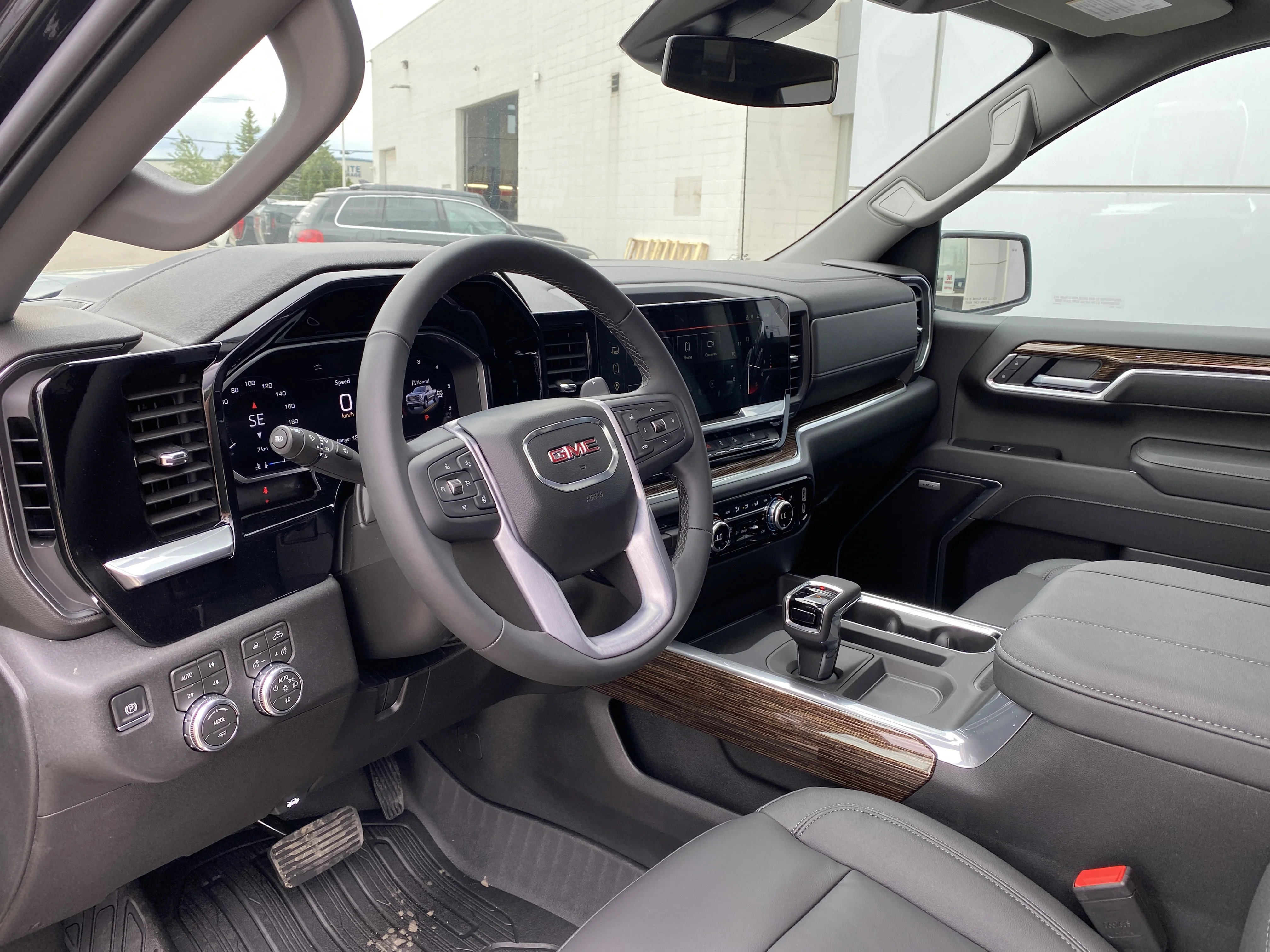 New 2026 ONYX BLACK GMC Elevation image 14