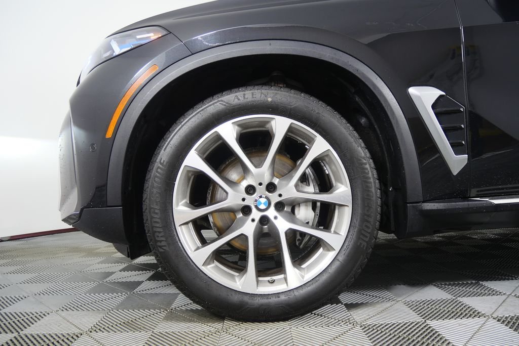 Used 2024 Black Sapphire Metallic BMW xDrive40i image 8