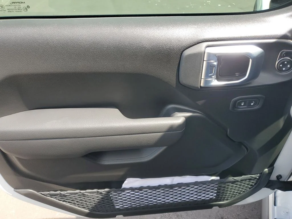 New 2026 White Jeep Mojave image 11