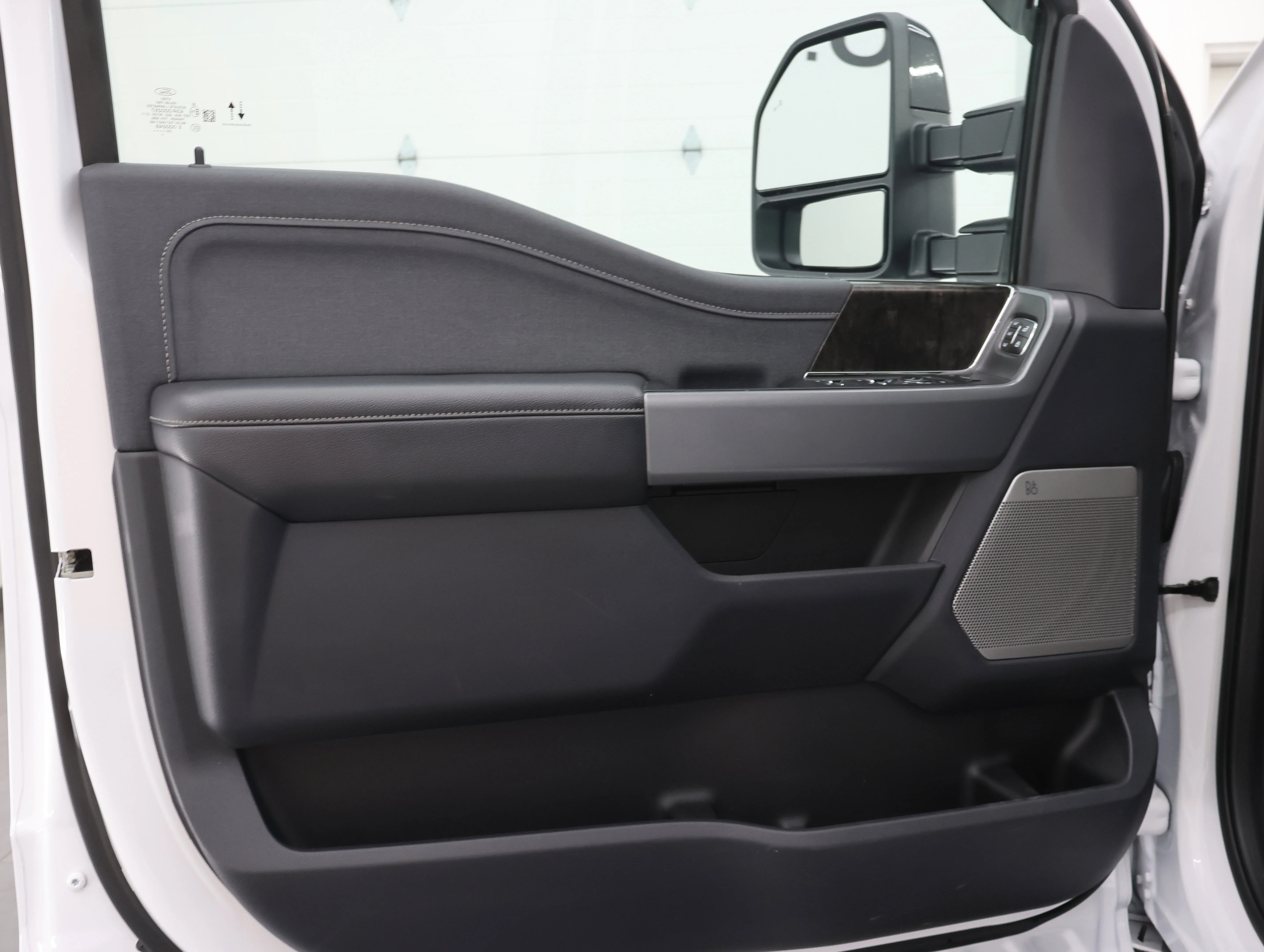 Used 2024 Oxford White Ford Lariat image 45