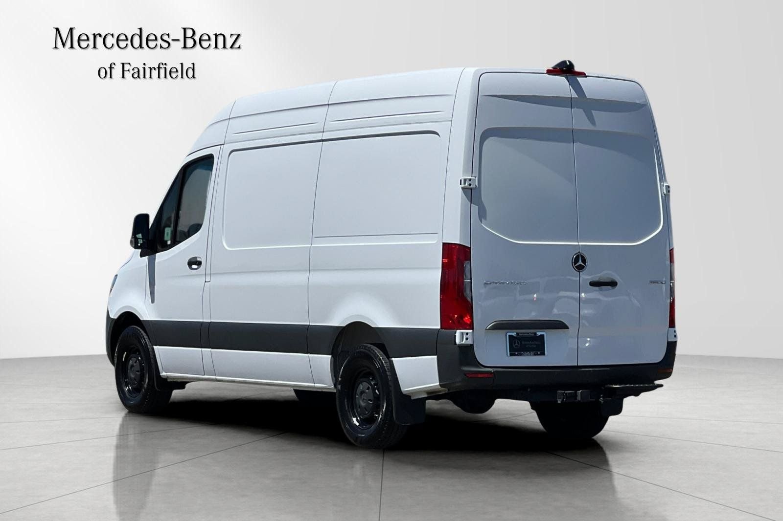 Used 2025  Mercedes-Benz Cargo 144 WB image 5