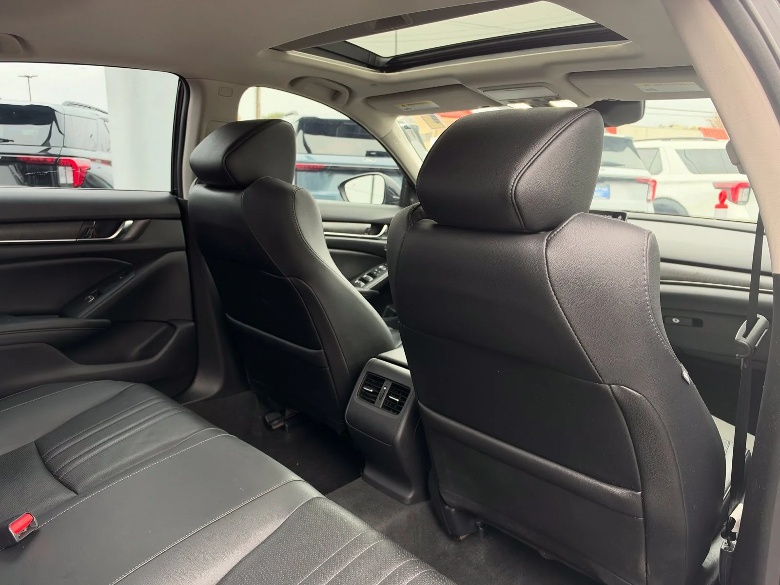 Used 2020 Black Honda Touring 2.0T image 30