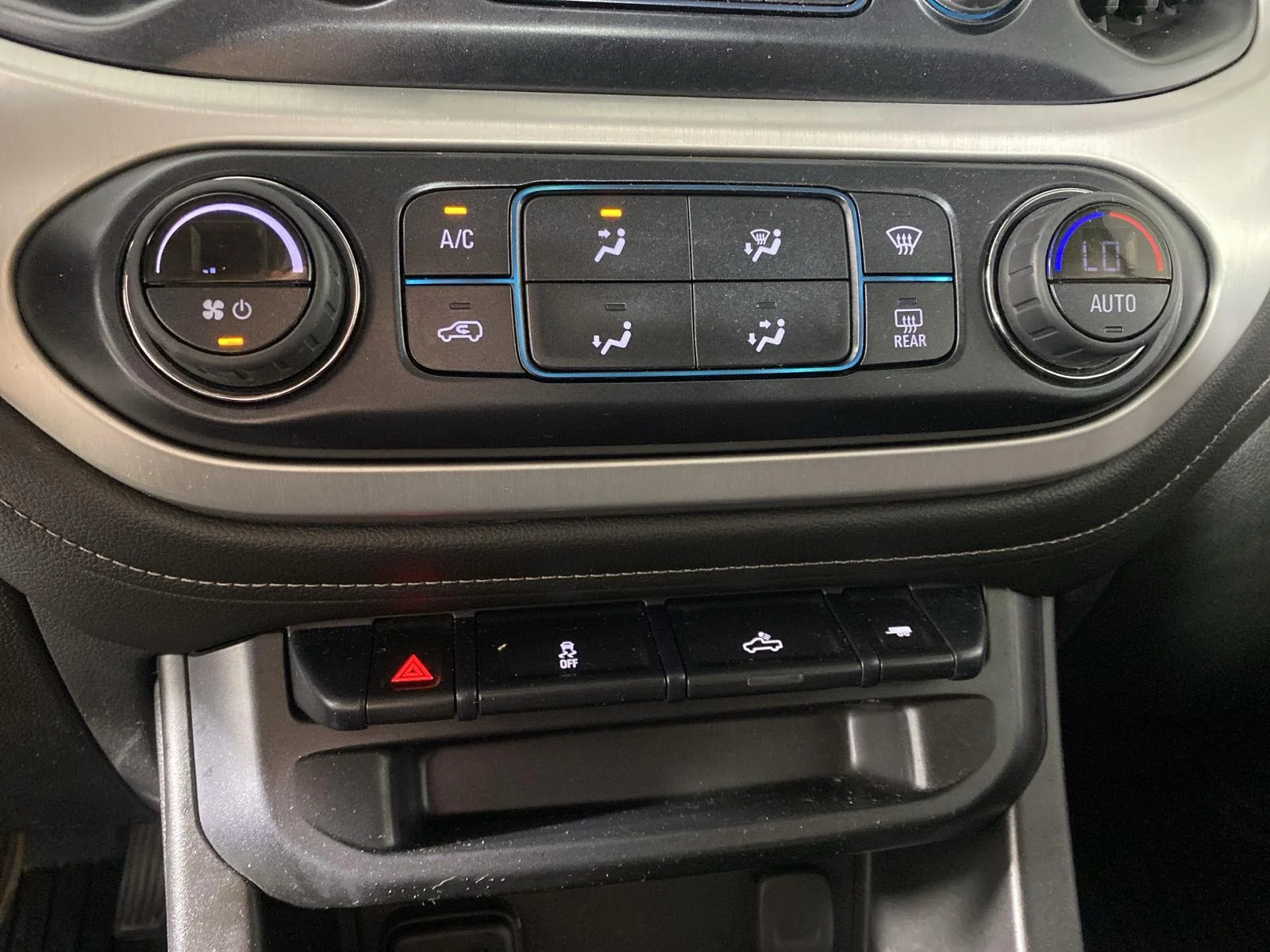 Used 2020 Blue Emerald Metallic GMC 4WD SLE image 23