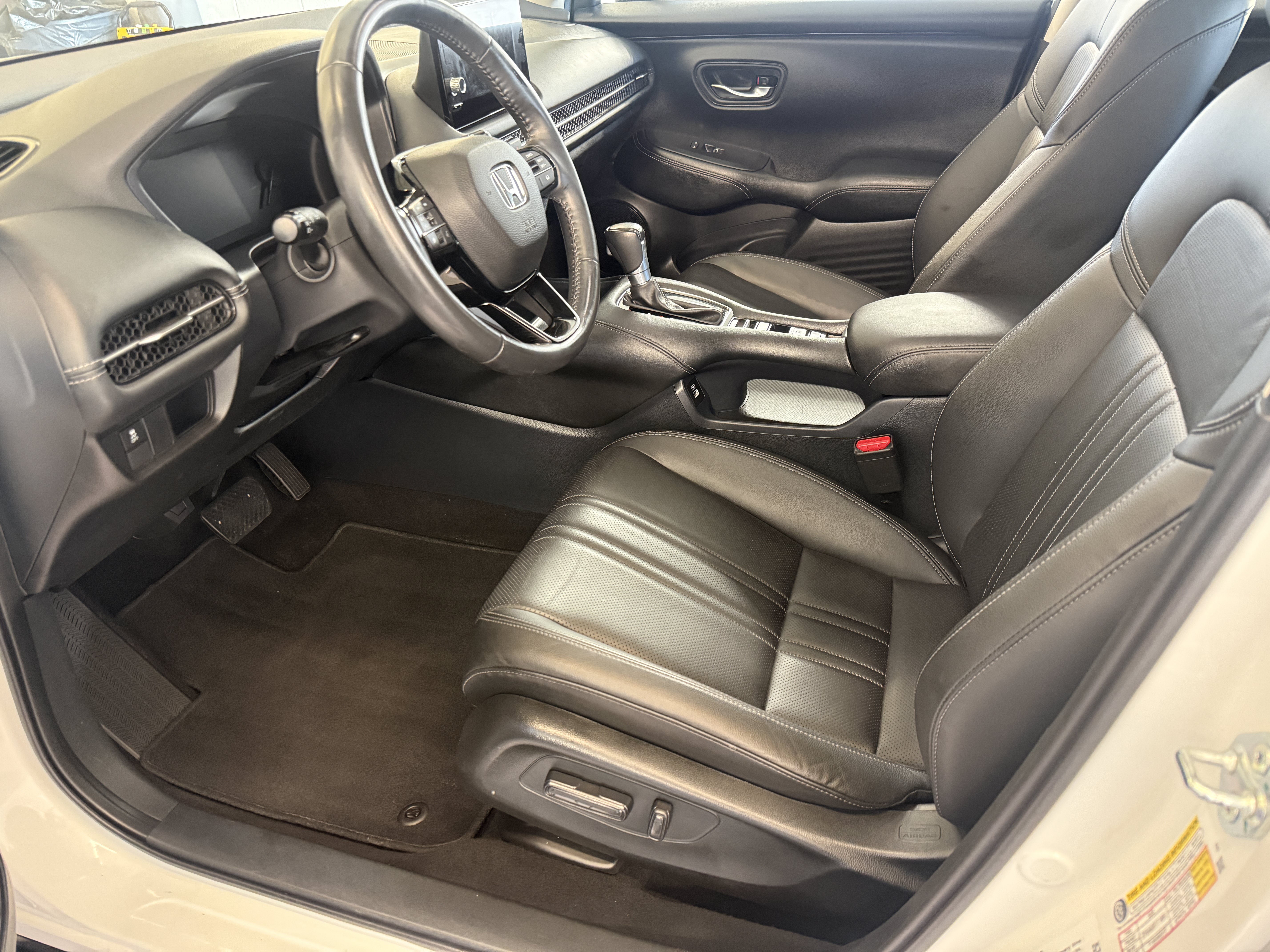 Used 2023 Platinum White Pearl Honda EX-L image 13