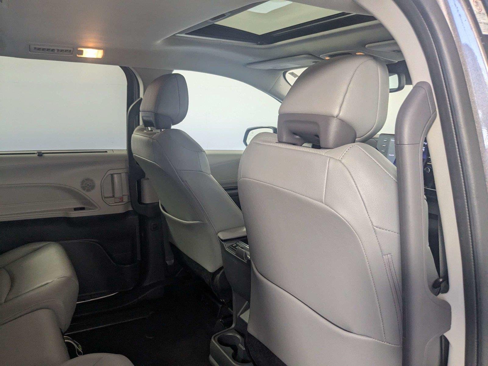 2024 Toyota Sienna XLE - Photo 32