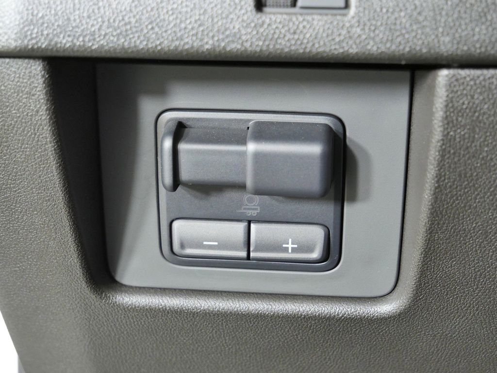 Used 2025 White Chevrolet ZR2 image 37