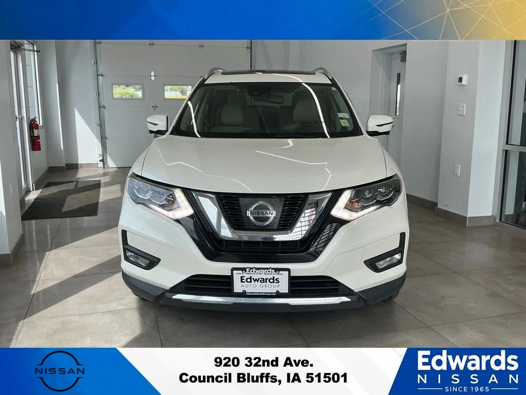 Used 2017 White Nissan SV image 3