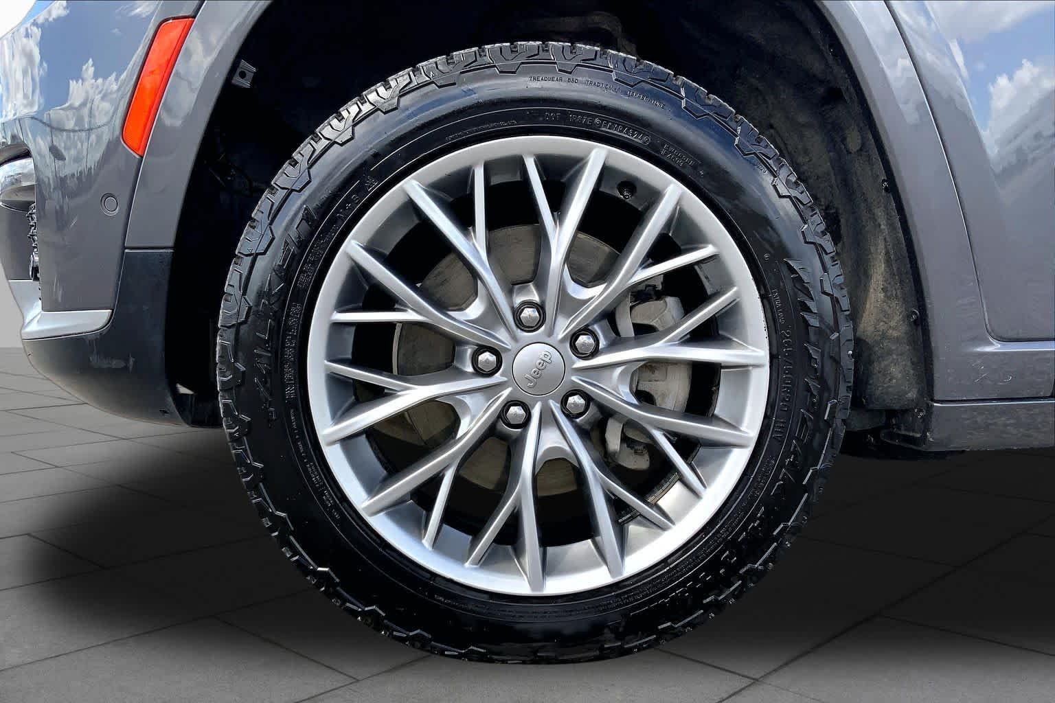 Used 2022 Baltic Gray Metallic Clearcoat Jeep Summit image 11