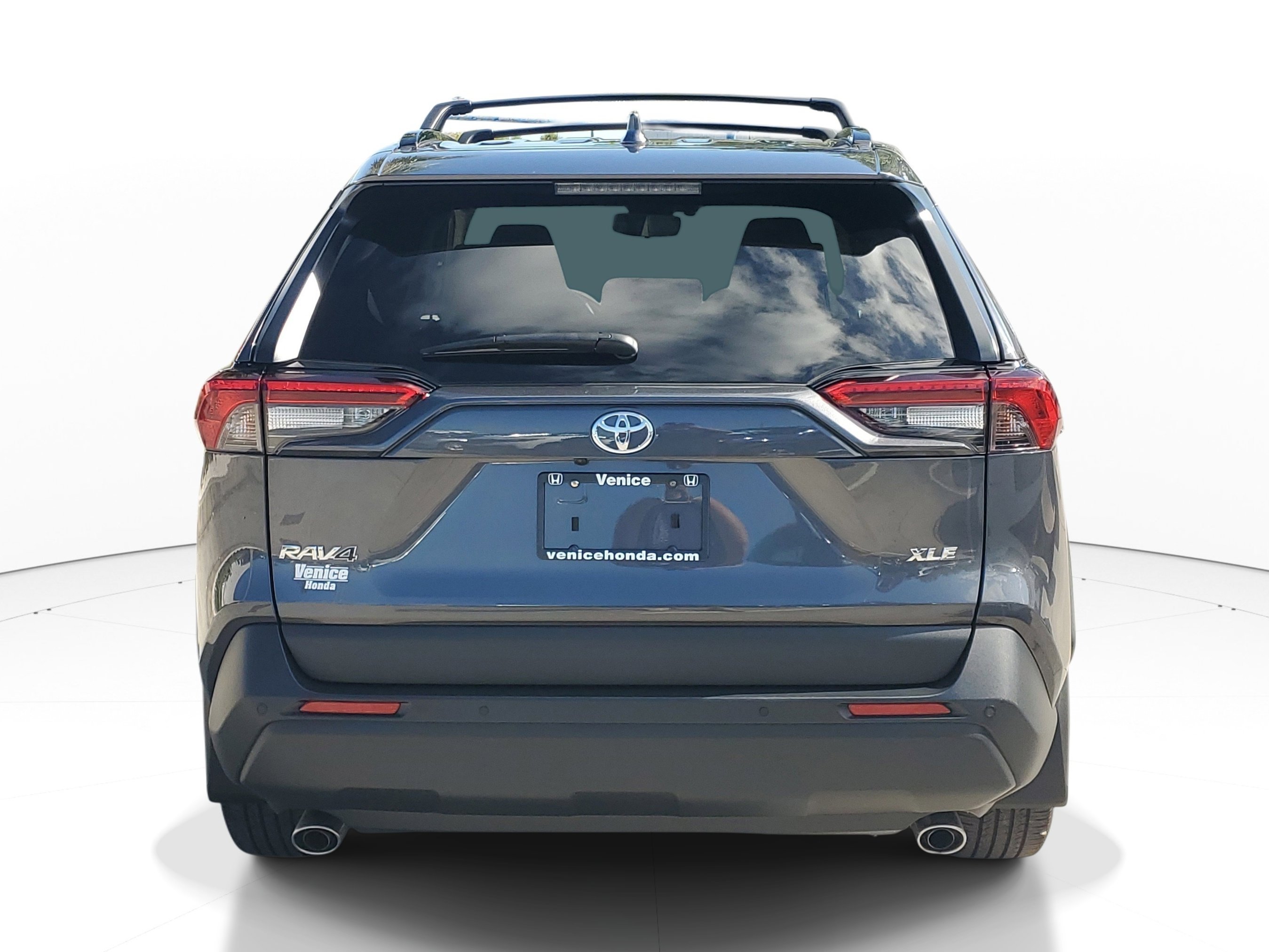 Used 2025 Magnetic Gray Metallic Toyota XLE Premium image 4