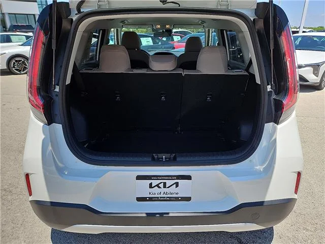 Used 2023 Snow White Pearl KIA LX (IVT) image 9