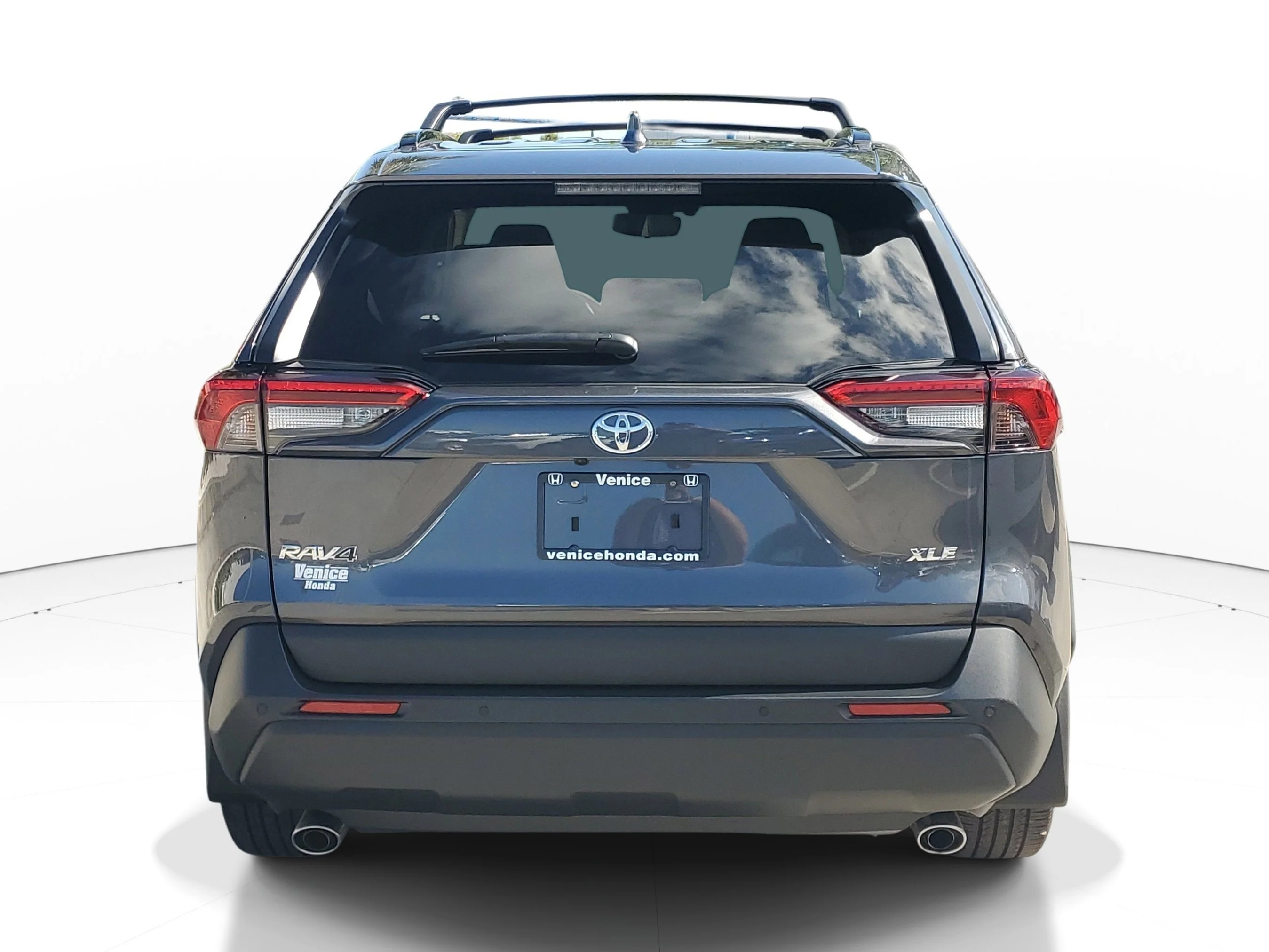 Used 2025 Magnetic Gray Metallic Toyota XLE Premium image 4